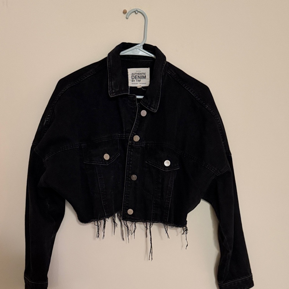 Zara Black Cropped Denim Jacket with Frayed Hem